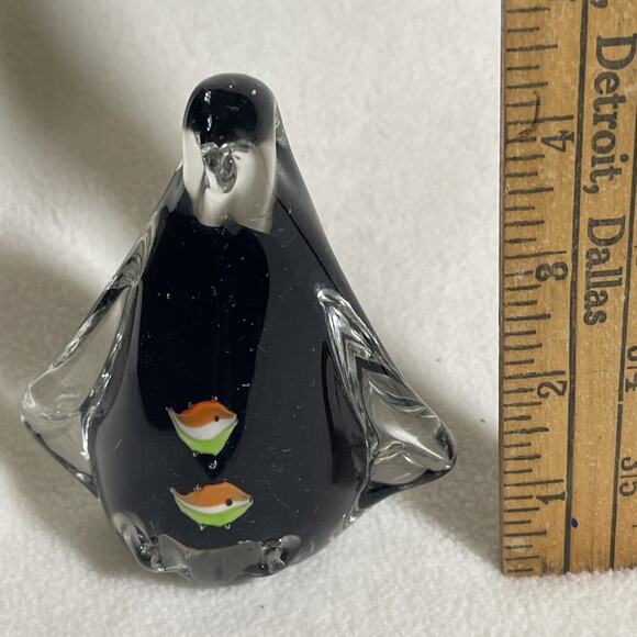 Penguin Art Glass Figurine Hand blown Vintage-Black/ Clear with Colorful Fish - Picture 9 of 9
